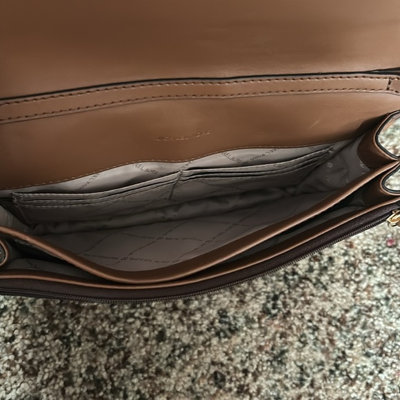 Michael kors crossbody purse - Picture 4 of 7